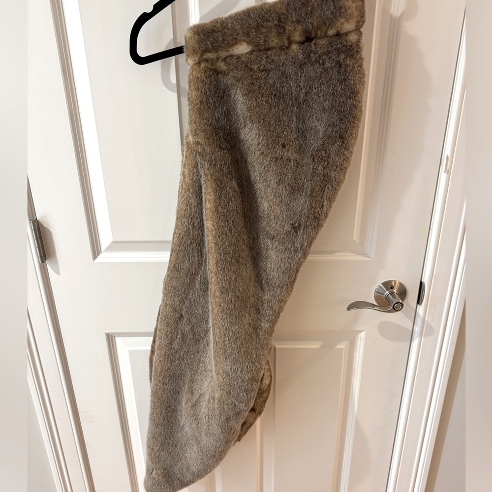 RH - Lynx Faux Fur Wrap - NWT